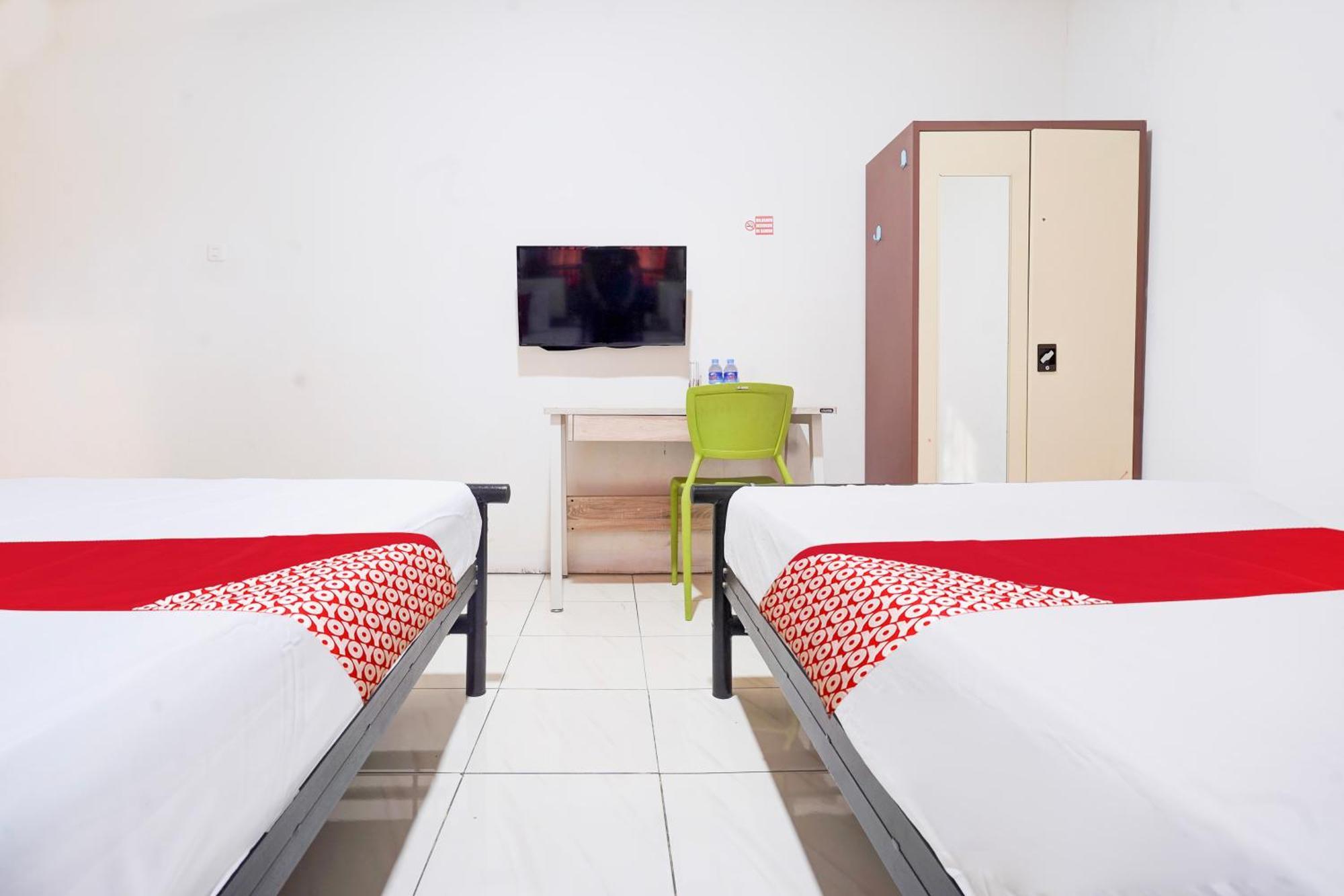 Hotel O Rappocini Near Rsia Paramount Makassar Exteriör bild