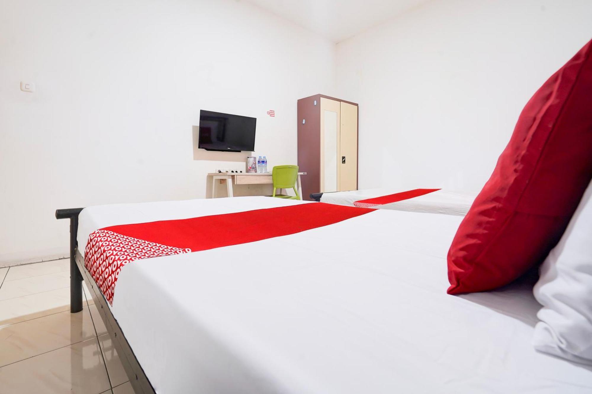 Hotel O Rappocini Near Rsia Paramount Makassar Exteriör bild
